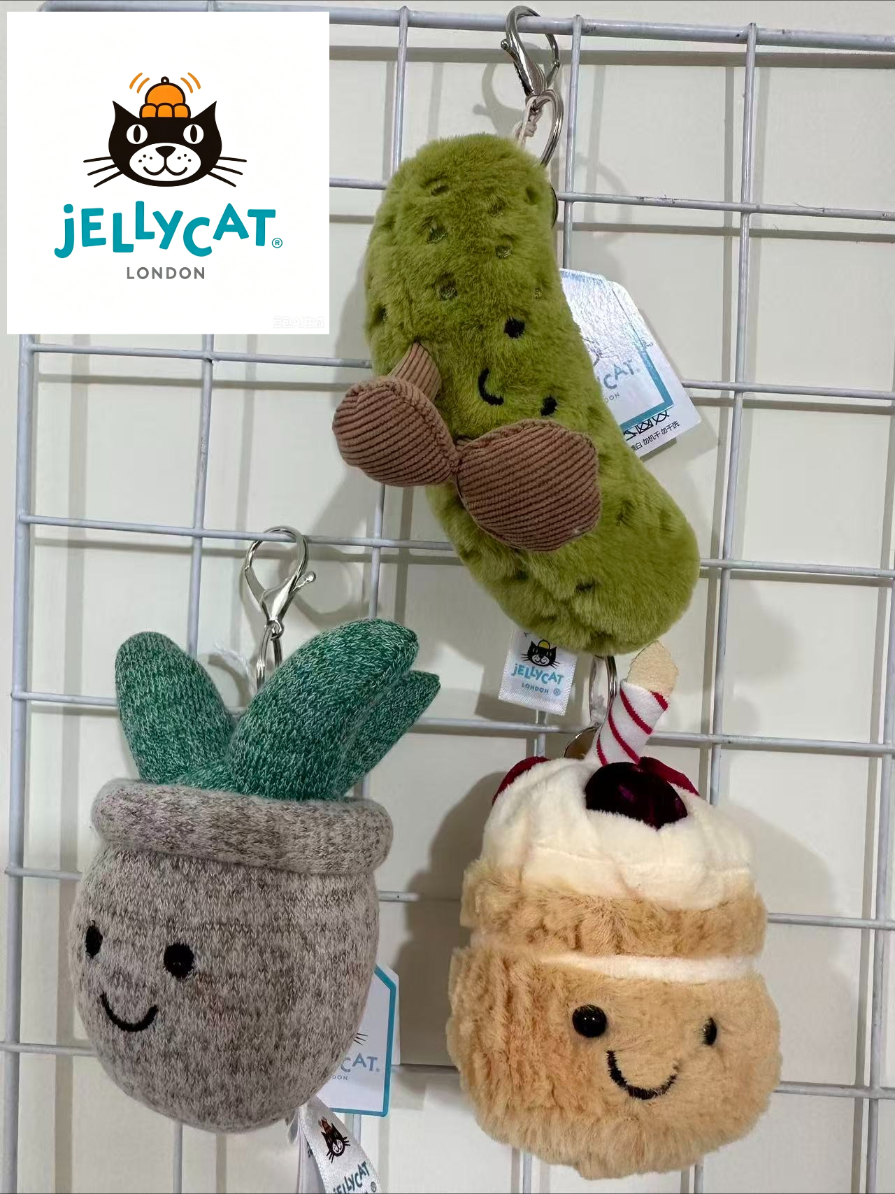 2026  JC brand plush toy keych - Phone Accessories Charms reseña y precio