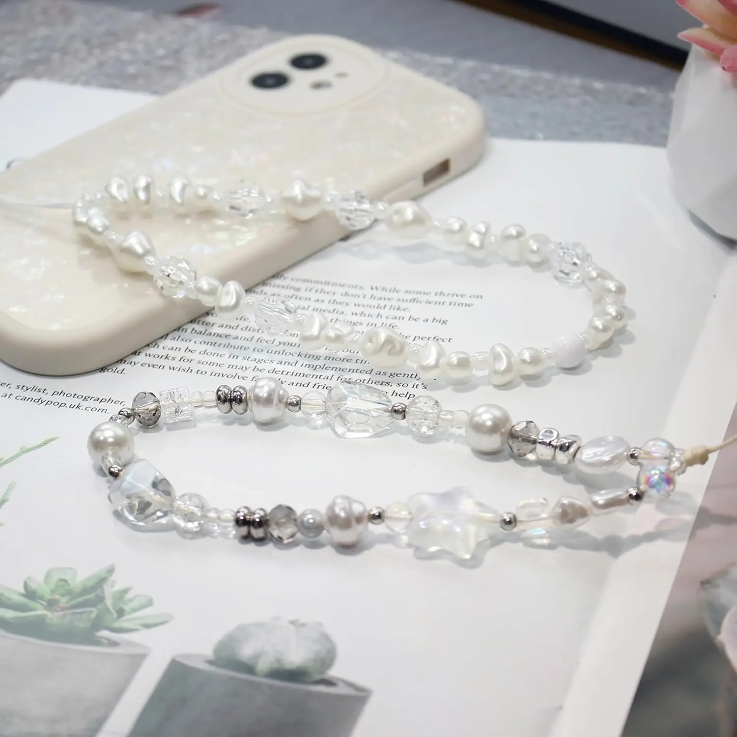 Cute Beaded Camera Wrist Strap - Phone Accessories Images reseña y precio