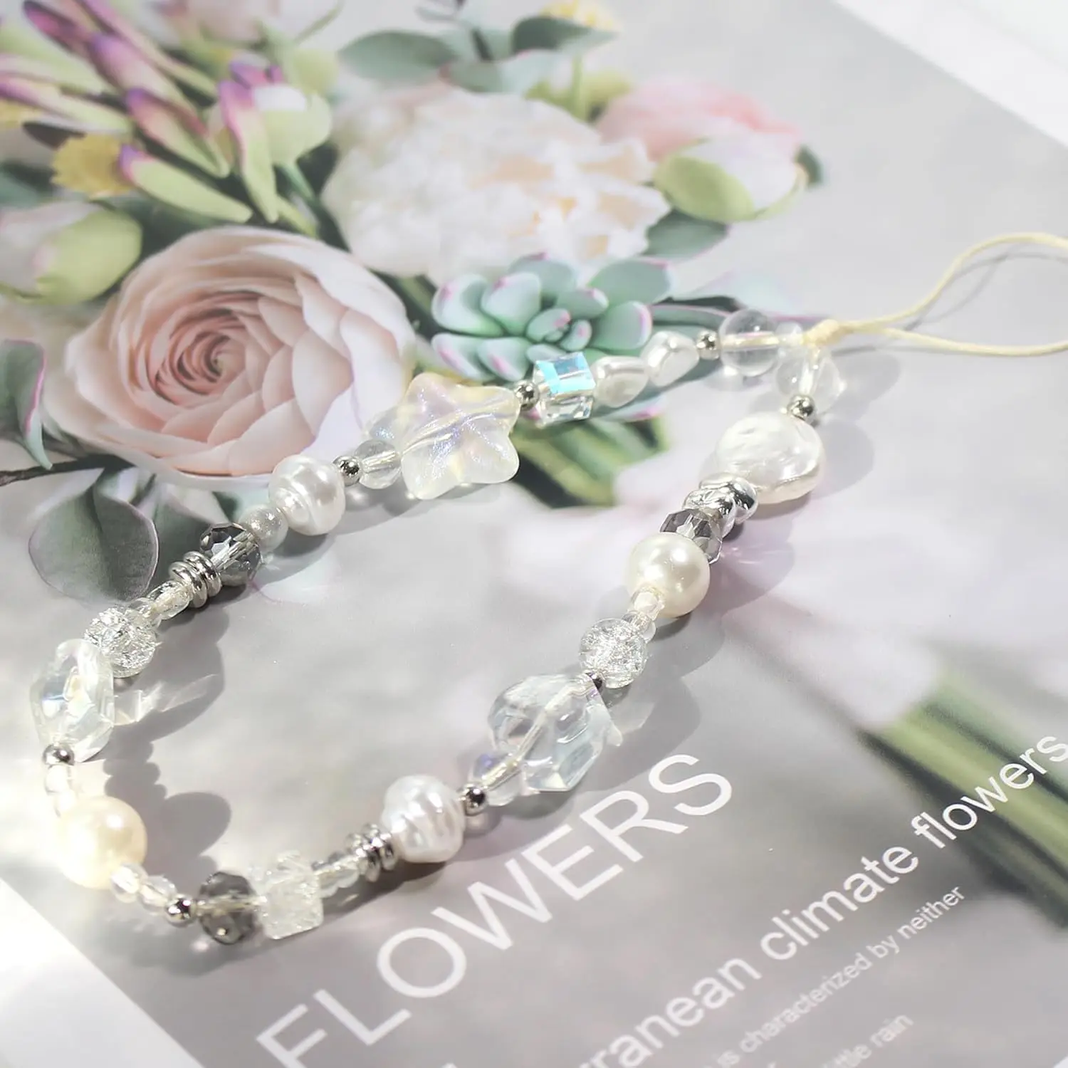 Cute Beaded Camera Wrist Strap - Phone Accessories Images reseña y precio